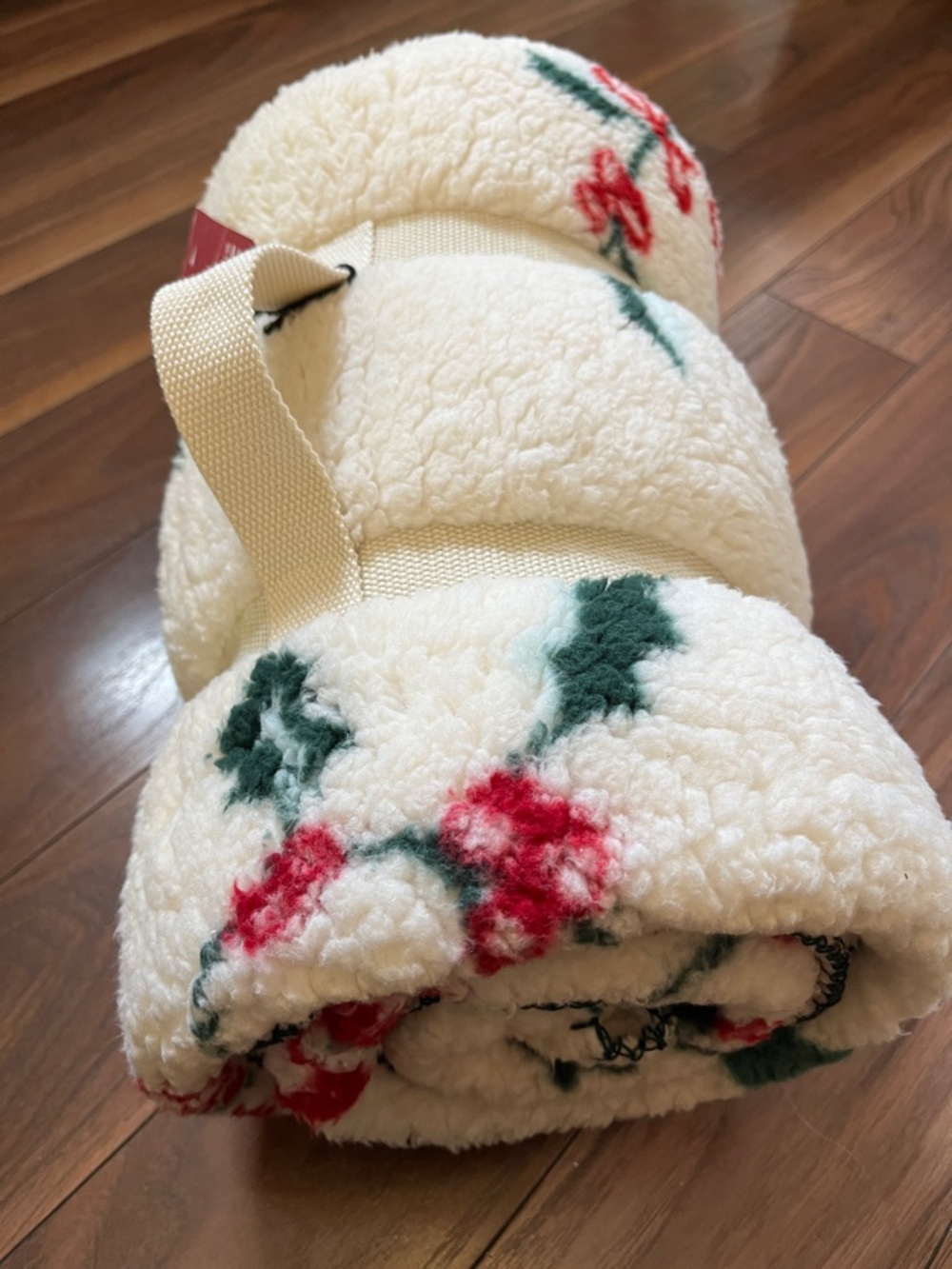 Cozy Cream Holiday Sherpa Throw with Red & Green Holly Motif